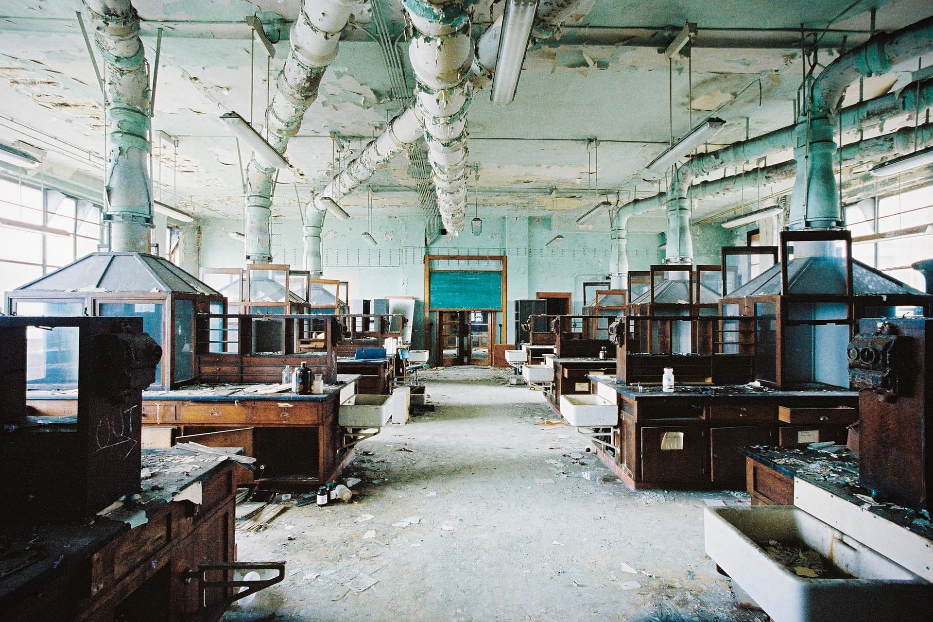 abandoned in Belgium The chemistry lab
